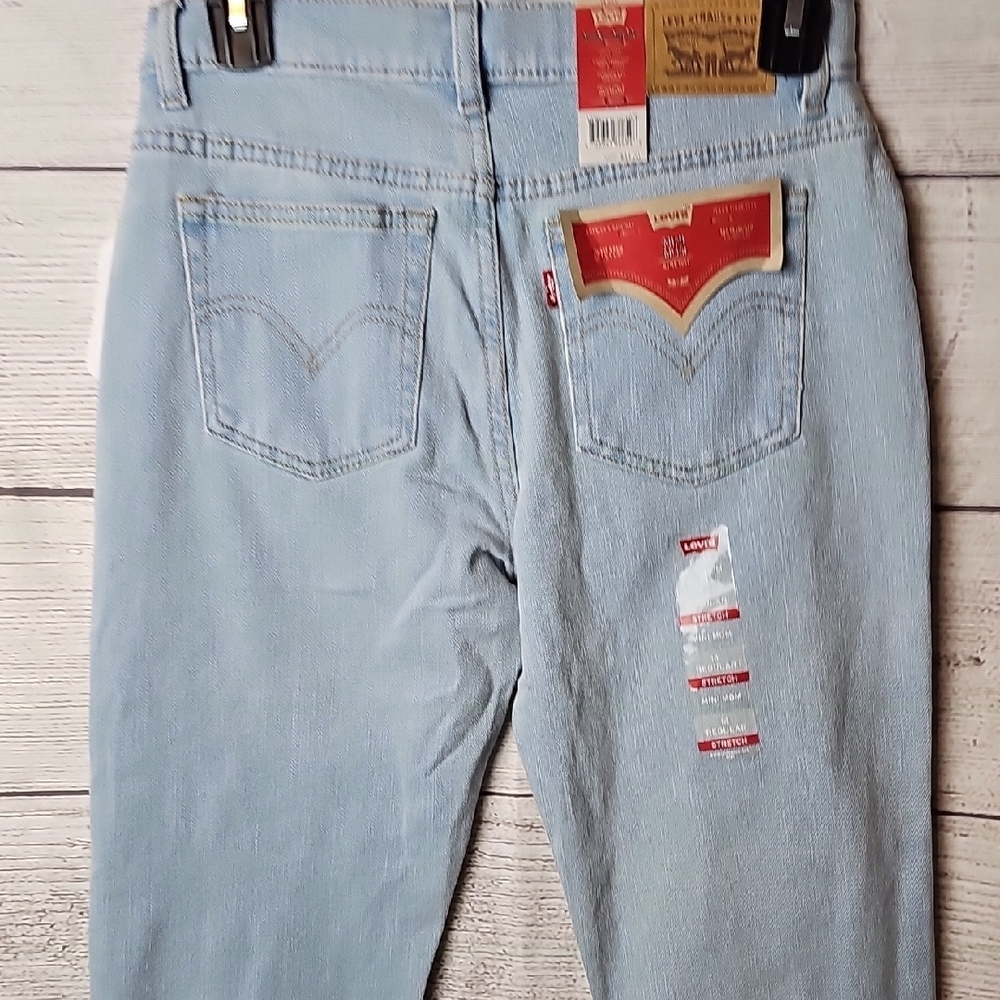 Levi's Girl's Mini Mom High Rise Jeans - Picture 7 of 10